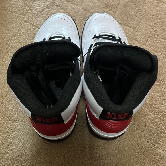 Air Jordan 2 Retro ‘Chicago’ - Picture 3 of 6